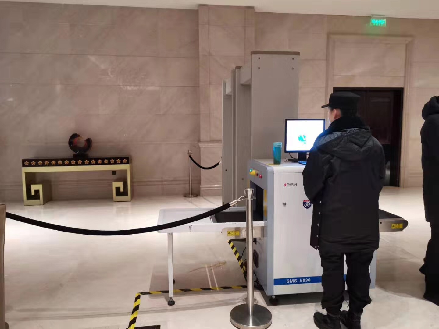 第三届西商大会采用银河优越会安检机安检门等安检设备