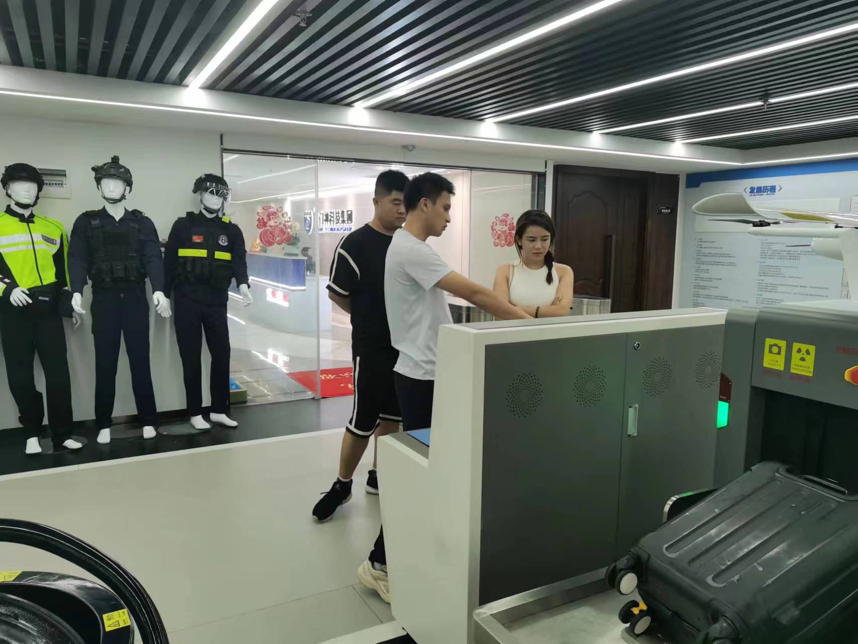 辽宁客户来司参观，银河优越会为其展示创新产品与卓越技术